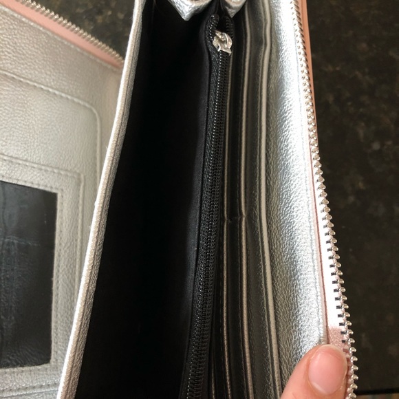 Betsey Johnson Tattoo Pinup Heart Wallet NWOT - Picture 4 of 4